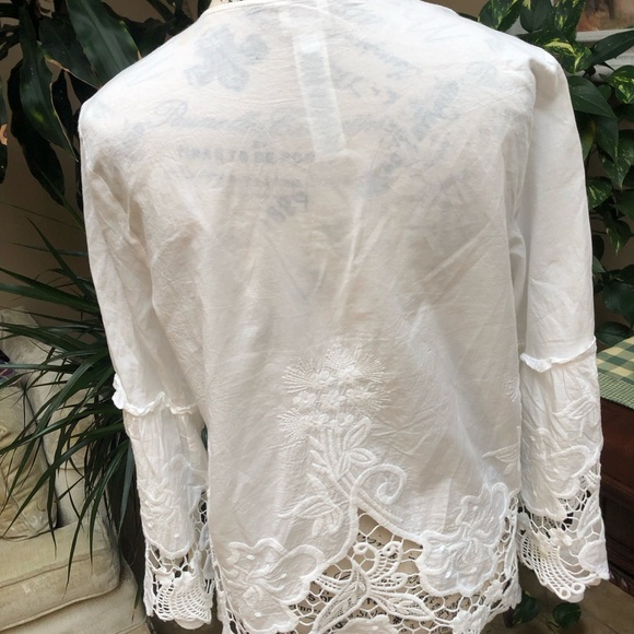 Beautiful Chico’s white tunic top with lovely embroidery  front & back. Size 1 - Picture 5 of 8